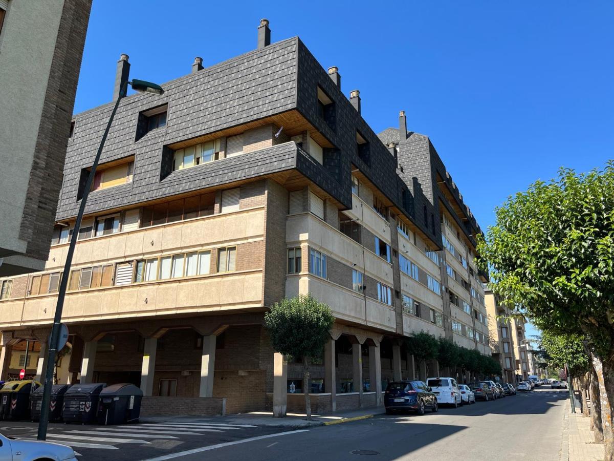 San Bernardo De Lujo Con Ascensor, Wifi Y Vistas A Collarada Apartment