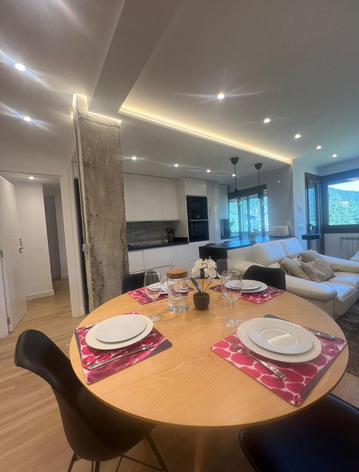 San Bernardo De Lujo Con Ascensor, Wifi Y Vistas A Collarada Appartement *